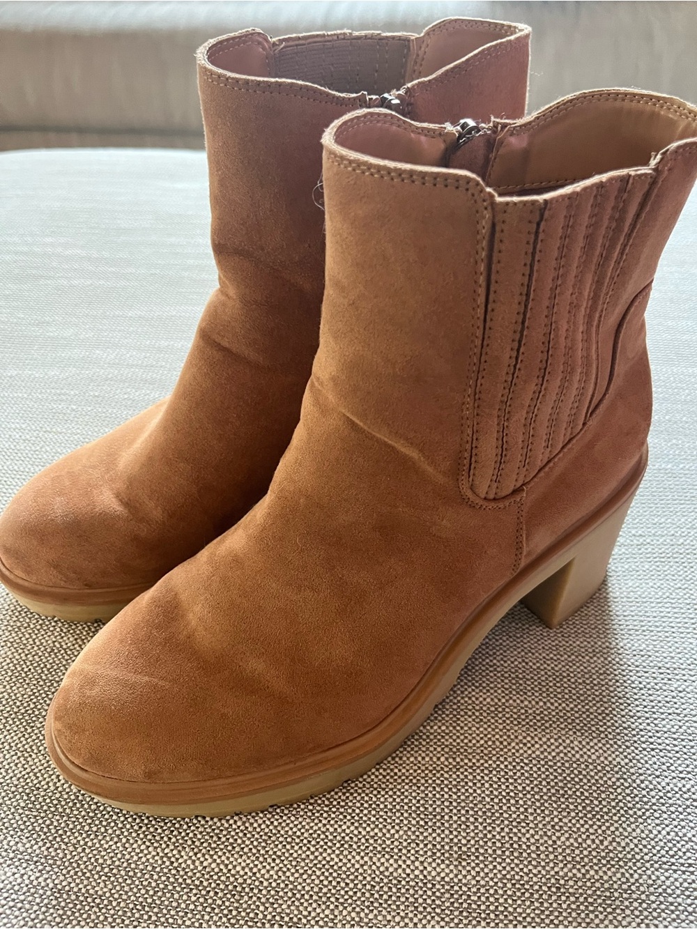 Universal thread Cognac brown chunky side zipper booties. Women’s 8.
